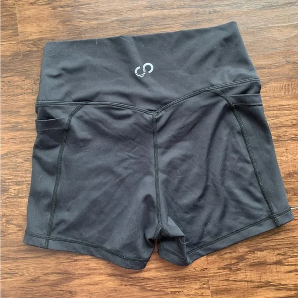 Curves N combatboots v front biker shorts - Picture 2 of 4